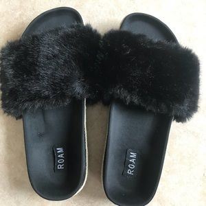 ROAM Fur slippers black